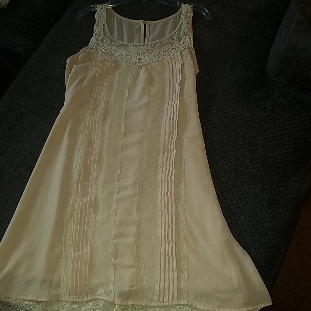 'blu pepper' cream colored lace dress Size small